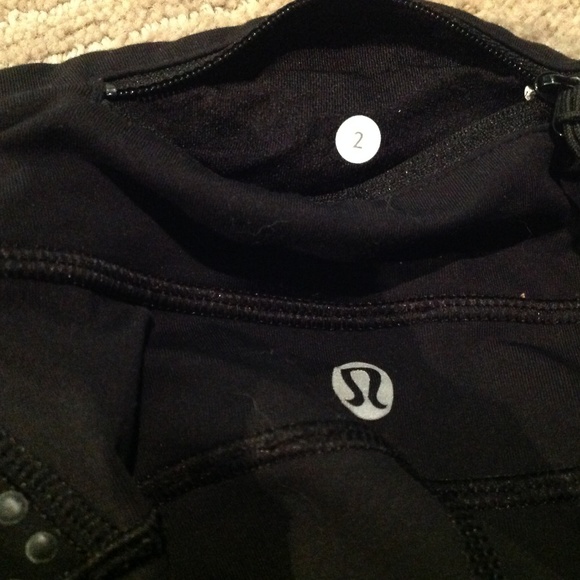 Lululemon Dart and Dash Shorts Black - Picture 5 of 5
